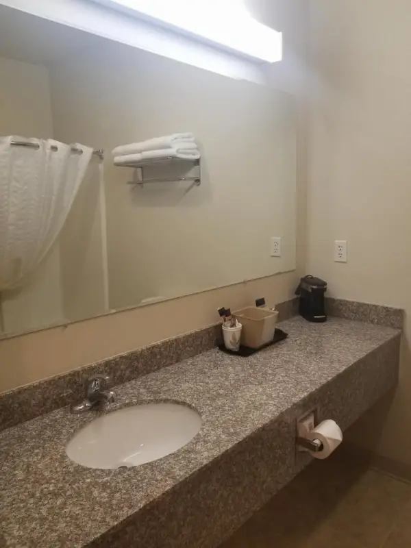 Grand View Inn & Suites 4