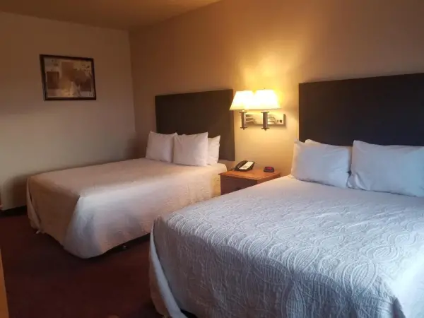 Grand View Inn & Suites 8